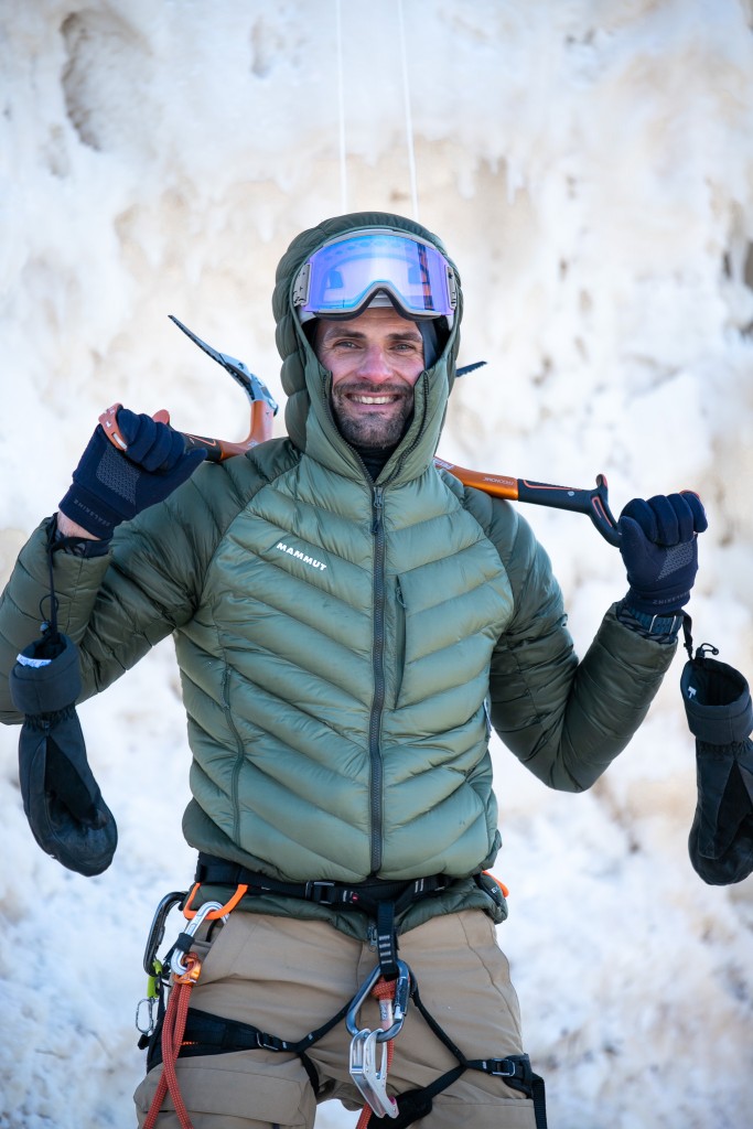 Priecīgs ledus kāpējs