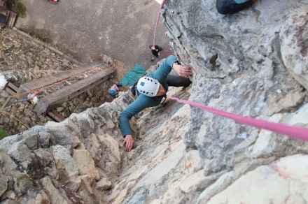 klinšu_kāpšanas_siena Baiļi Valmiera