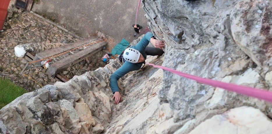 klinšu_kāpšanas_siena Baiļi Valmiera